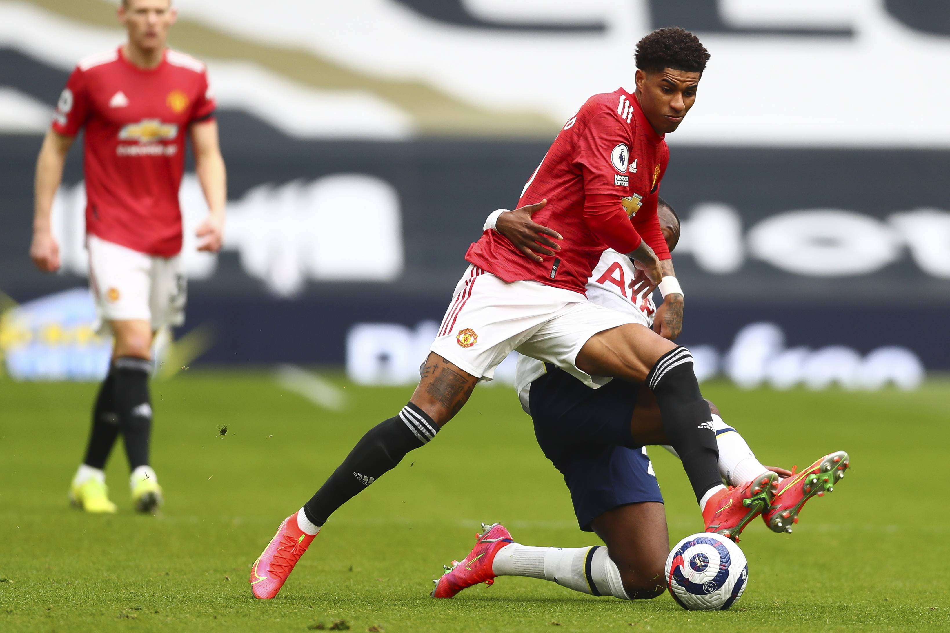 詹姆斯曾在 詹姆斯曾在